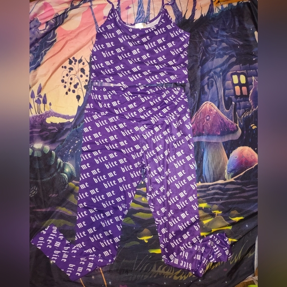 Bite Me Vampire Athletic Apparel set - Picture 11 of 15